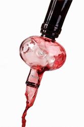 Wine Soir&eacute;e aerating red wine